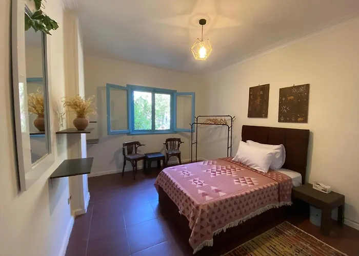 Restful Nook Room In The Treehouse